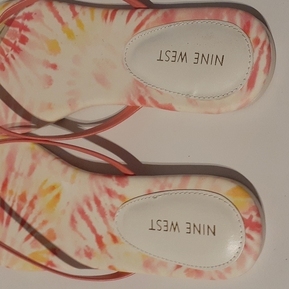 Nine West Women's Shoes Pink Yellow Tie Dye Flat Thong Flip Flops Sandels Size 9 - Picture 4 of 7